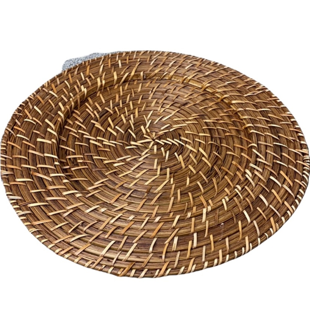 Large wicker plate decor